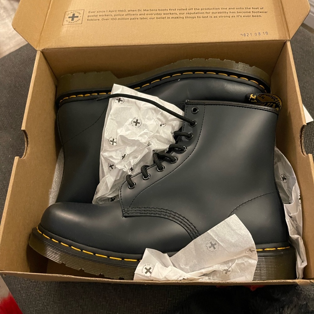 COPY - Men’s doc martens new